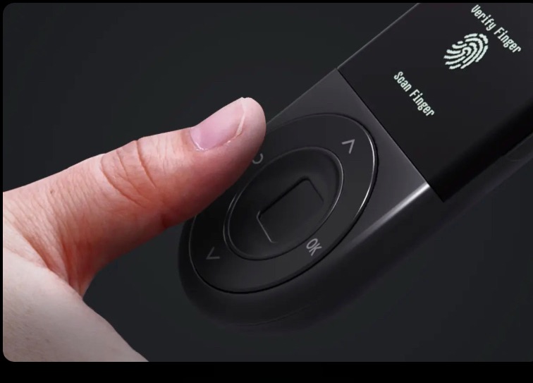 Dcent Wallet Bedienung mit Fingerpring