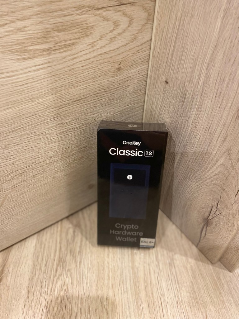 OneKey Classic 1S Unboxing